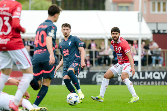 Malmö FFs Colin Rösler och Degerfors Omar Faraj