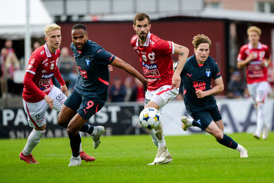 Malmö FFs Isaac Thelin och Degerfors Sebastian Ohlsson