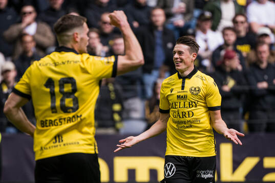 Mjällbys Elliot Stroud jublar