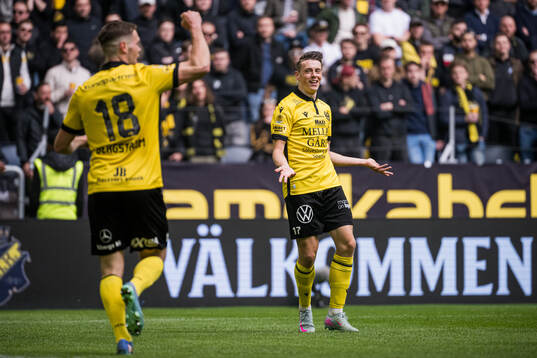Mjällbys Elliot Stroud jublar