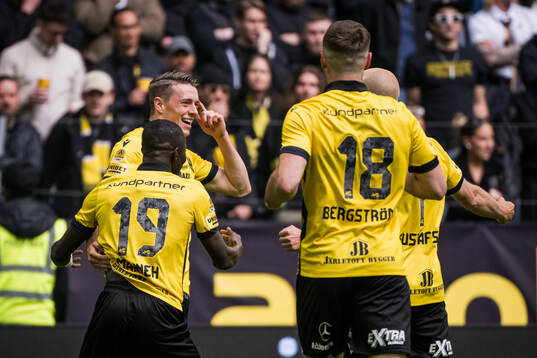 Mjällbys Elliot Stroud jublar