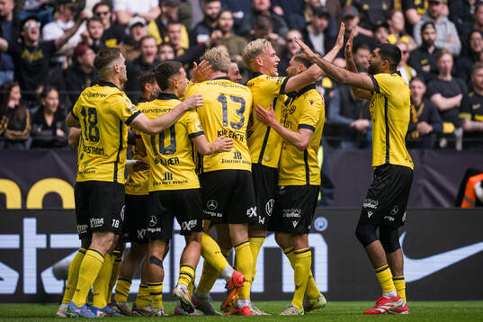 Mjällbys Elliot Stroud jublar