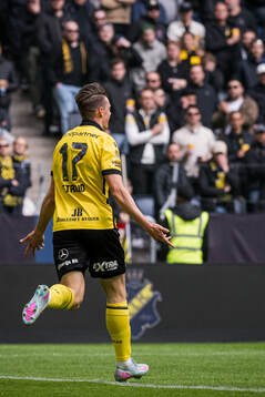 Mjällbys Elliot Stroud jublar