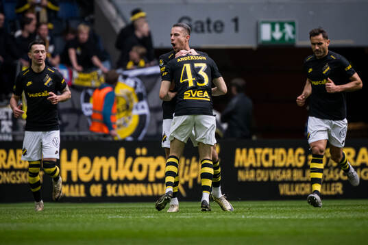 AIKs Dino Besirovic jublar med Victor Goncalves Andersson