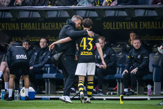 AIKs tränare Mikkjal Thomassen och Victor Goncalves