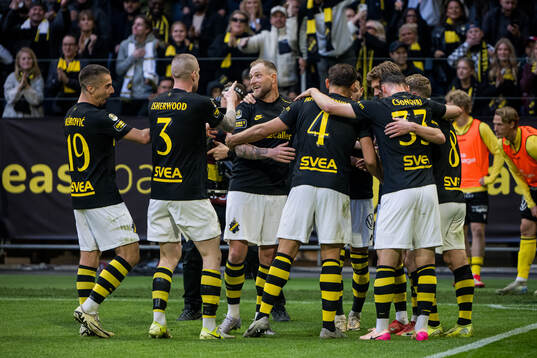 AIKs spelare jublar