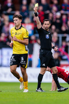 Elfsborgs Besfort Zeneli tilldelas gult kort
