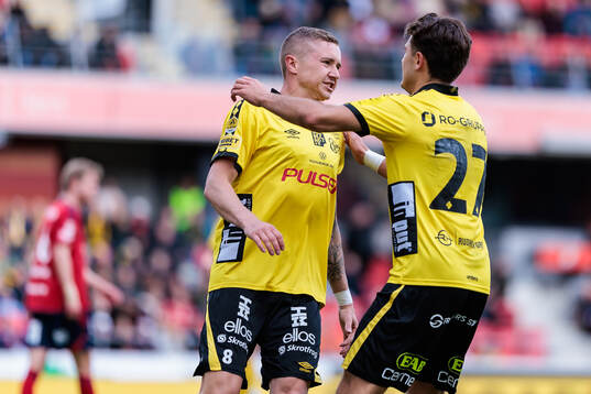 Elfsborgs Sebastian Holmen och Besfort Zeneli jublar