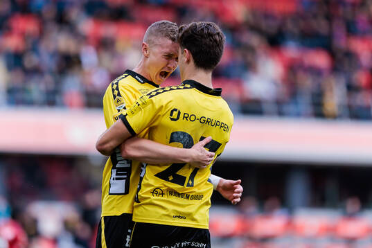 Elfsborgs Sebastian Holmen och Besfort Zeneli jublar