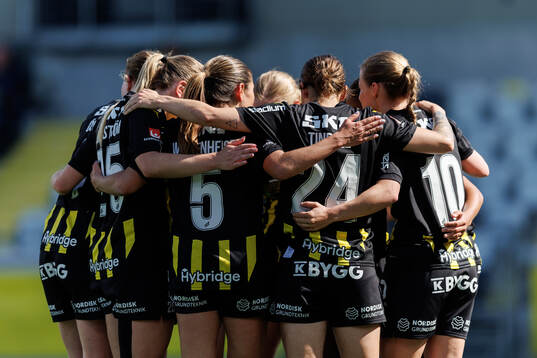 Häckens spelare jublar