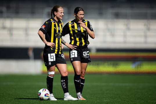 Häckens Anna Anvegård och Tabby Tindell