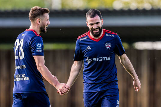 Rosengårds Argjend Malaj och Granit Stagova jublar
