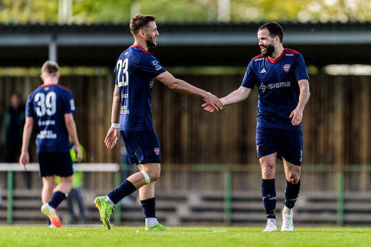 Rosengårds Argjend Malaj och Granit Stagova jublar