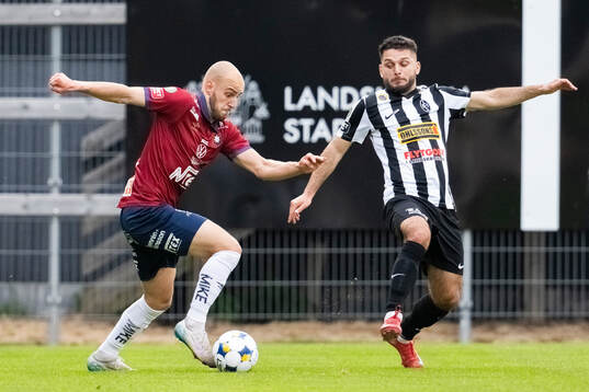Landskronas Edi Sylisufaj och Örgrytes Tobias Sana