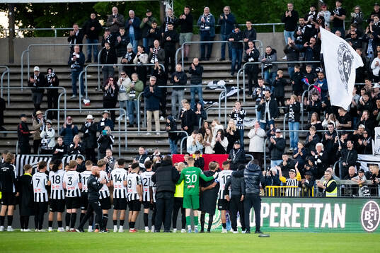 Landskronas spelare tackar publiken