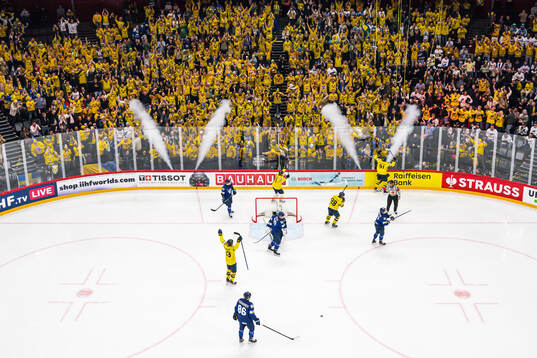 Leo Carlsson of Sweden celebrates