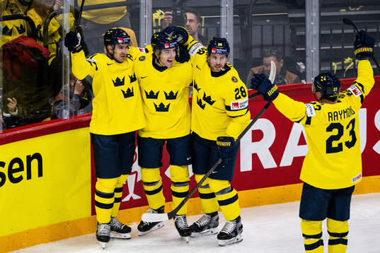 Leo Carlsson of Sweden celebrates with Mikael Backlund,