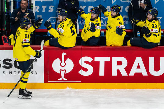 Leo Carlsson of Sweden celebrates with Emil Heineman,