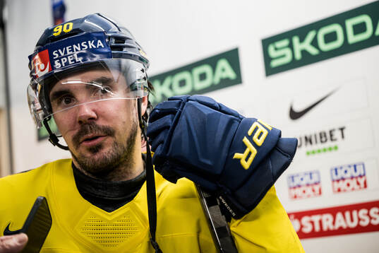 Marcus Johansson of Sweden is being interviewed