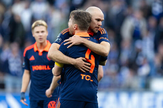 Djurgårdens Jacob Une och Marcus Danielson jublar