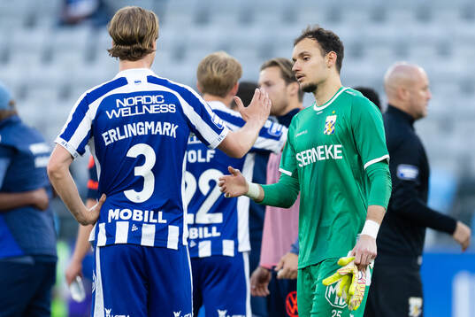 IFK Göteborgs August Erlingmark och målvakt Elis