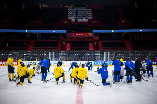 Bläddra bland fler bilder av 2025 IIHF Ice Hockey World Championship, day 4, Sweden, morning skate