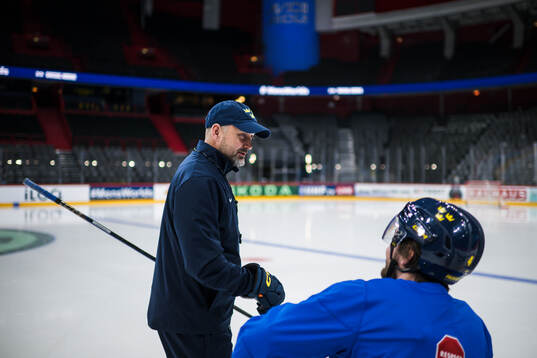 Assistant coach Anders Sörensen of Sweden at a practice