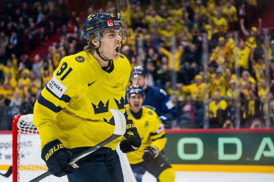 Leo Carlsson of Sweden celebrates