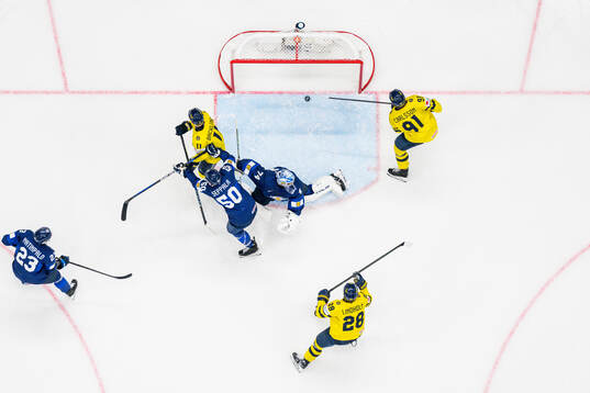 Leo Carlsson of Sweden scores 0-1 behind goaltender Juuse