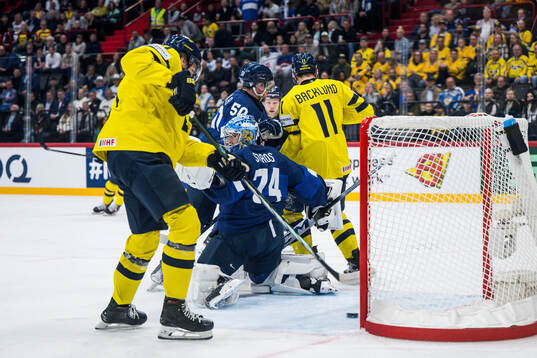 Leo Carlsson of Sweden scores 0-1 behind goaltender Juuse
