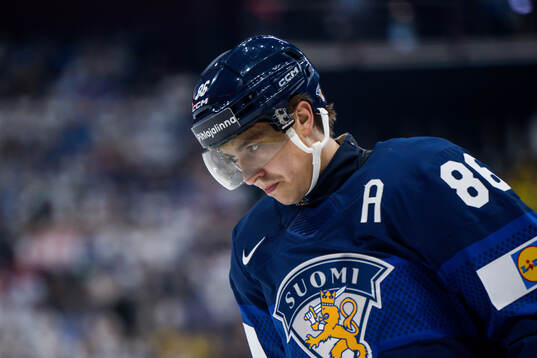 Teuvo Teräväinen of Finland looks dejected
