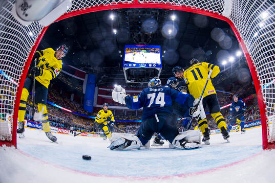 Leo Carlsson of Sweden scores the 0-1 goal behind