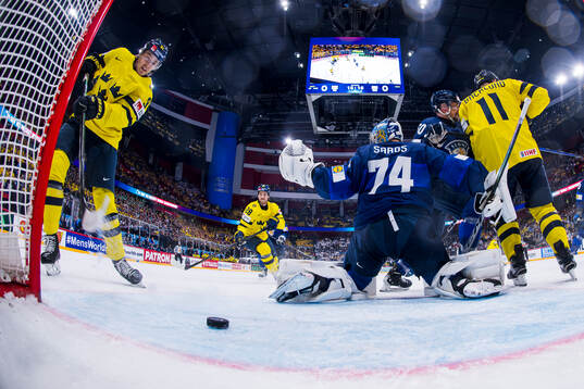 Bläddra bland fler bilder av 2025 IIHF Ice Hockey World Championship, day 4, Finland - Sweden