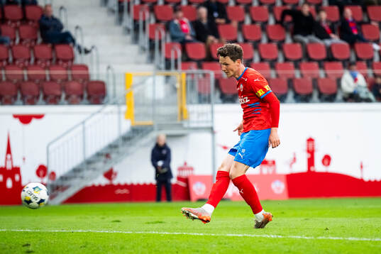 Helsingborgs Max Svensson missar målchans