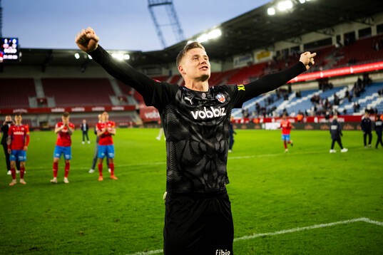 Helsingborgs målvakt Johan Brattberg jublar