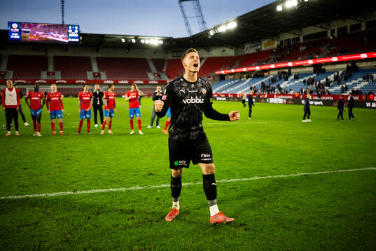 Helsingborgs målvakt Johan Brattberg jublar