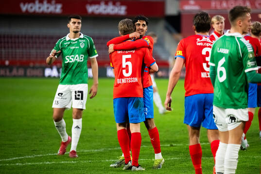 Helsingborgs Simon Bengtsson och Baker Amer jublar
