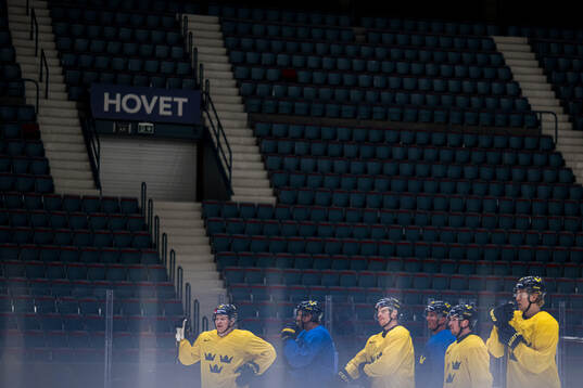 Players of Sweden at a practice session