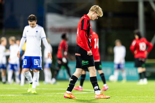 Brommapojkarnas Rasmus Bergvall deppar