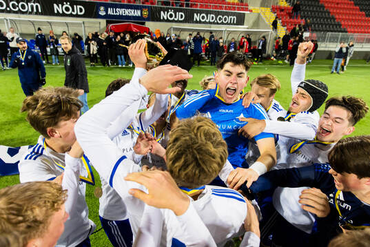 IFK Norrköpings spelare jublar