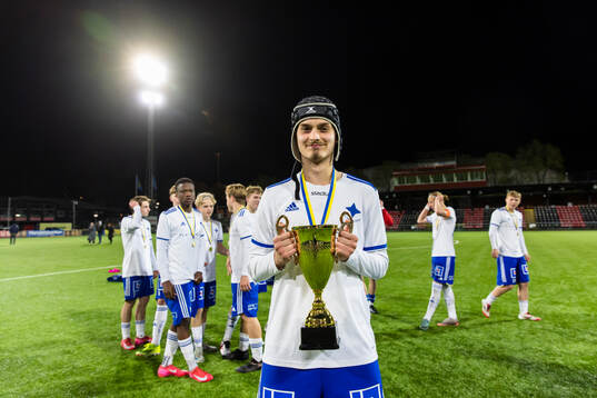 IFK Norrköpings Tarik Jusic med pokalen