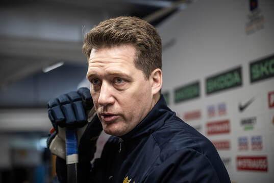 Head coach Sam Hallam of Sweden