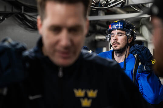 Head coach Sam Hallam and Marcus Johansson of Sweden at a