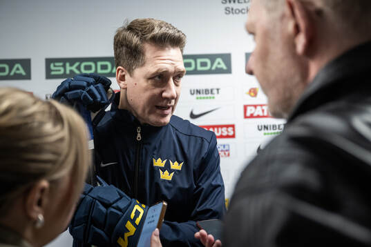 Head coach Sam Hallam of Sweden