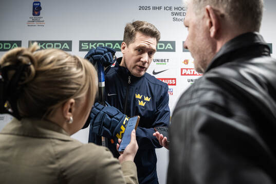 Head coach Sam Hallam of Sweden