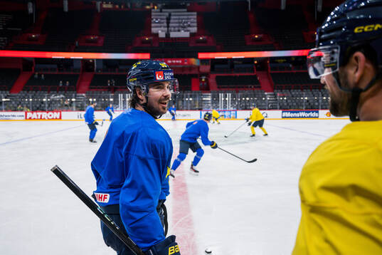 Bläddra bland fler bilder av 2025 IIHF Ice Hockey World Championship, day 6, Sweden, morning skate