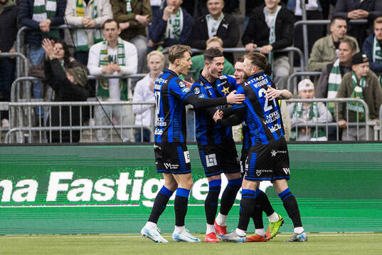 Sirius Noel Milleskog jublar med lagkamrater