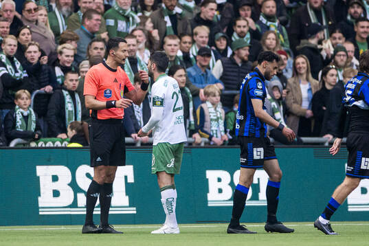Domare Adi Aganovic i samtal med Hammarbys Nahir Besara