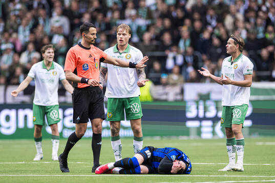 Domare Adi Aganovic, Hammarbys Victor Eriksson och Sirius