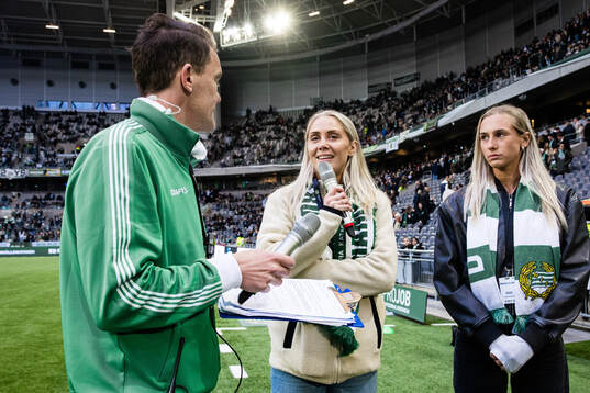 Alice Carlsson och Ellen Wangerheim från Hammarbys damlag